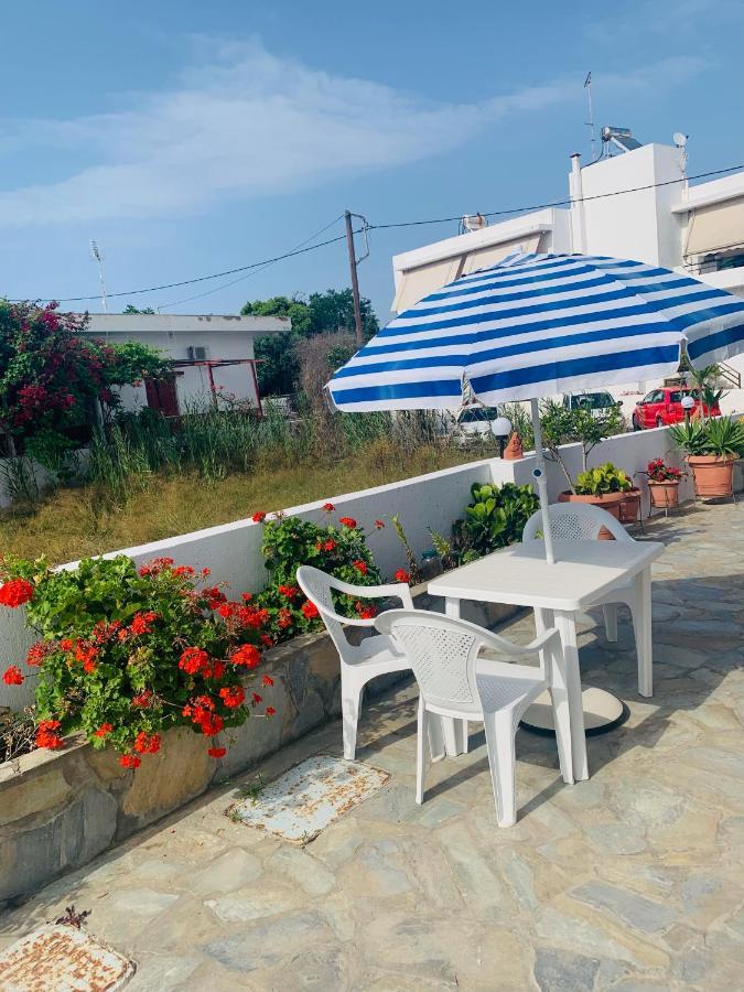 Manousos Rooms Adamantas Exterior photo