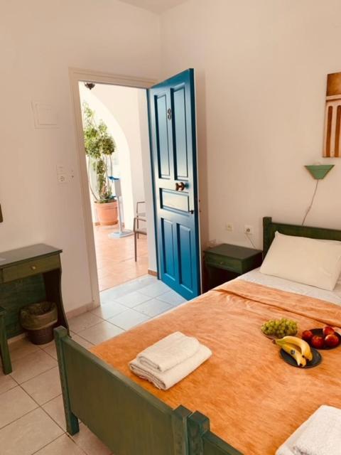 Manousos Rooms Adamantas Exterior photo