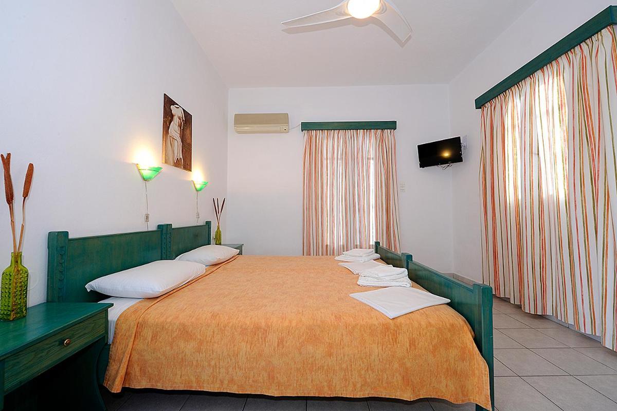 Manousos Rooms Adamantas Exterior photo