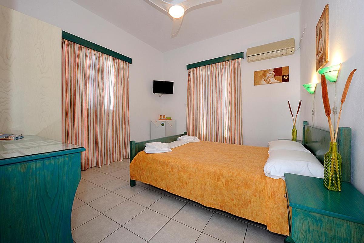 Manousos Rooms Adamantas Exterior photo