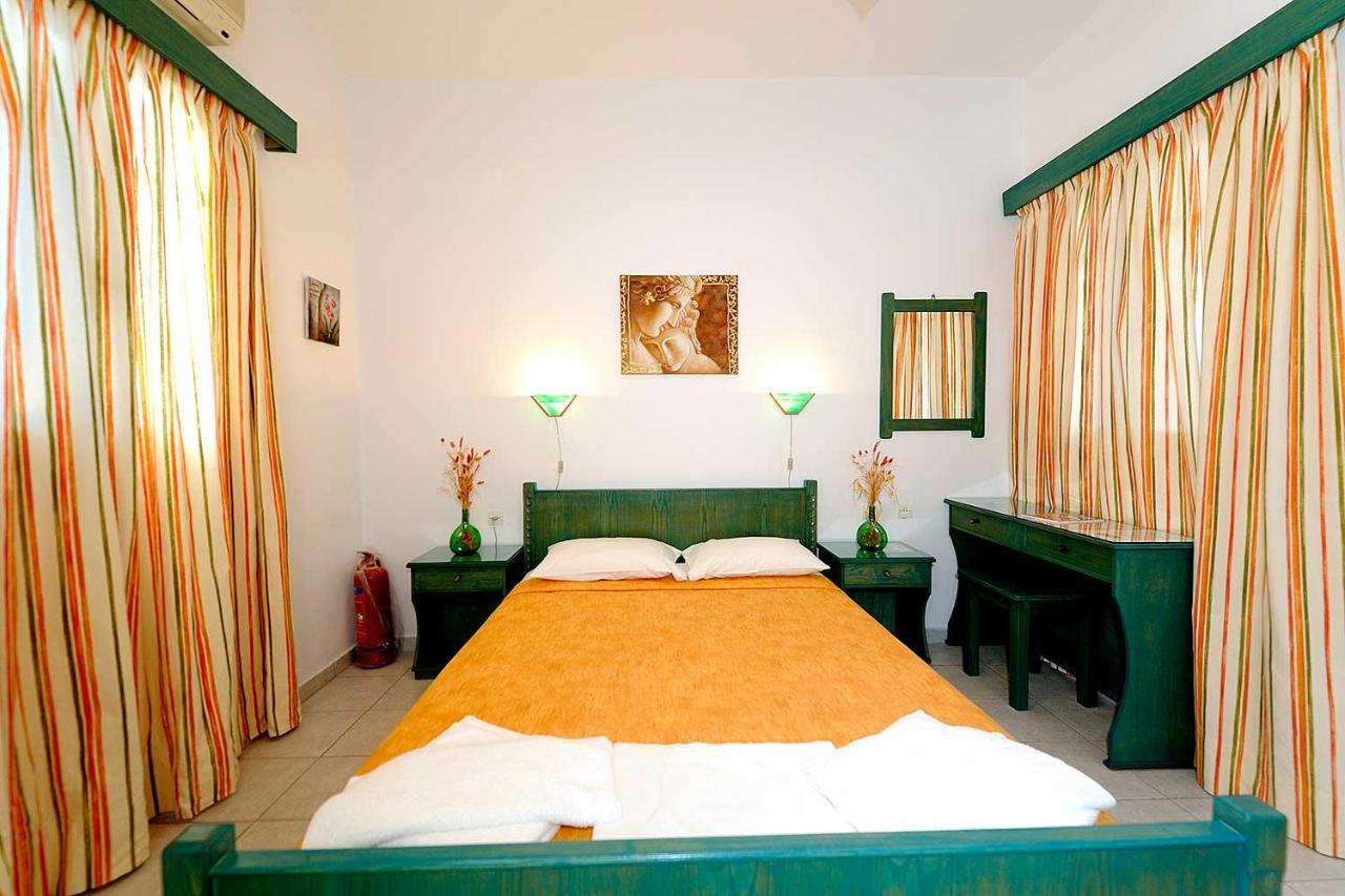 Manousos Rooms Adamantas Exterior photo